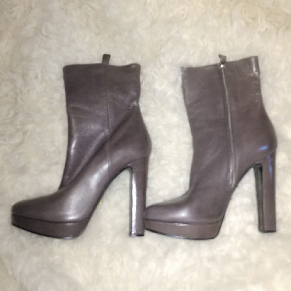 BRAND NEW 💯 PERCENT AUTHENTIC PRADA GREY ITALIAN